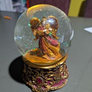 San Francisco Music Box Company Angel Snowglobe Tune: Hark The Herald Angel Sing